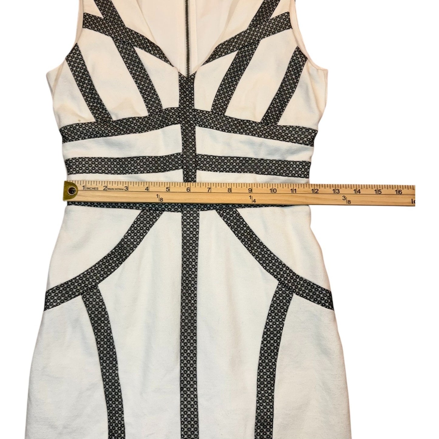 BCBGMAXAZRIA Women's Size XXS Black & White White V-Neck Sleeveless Sheath Dress