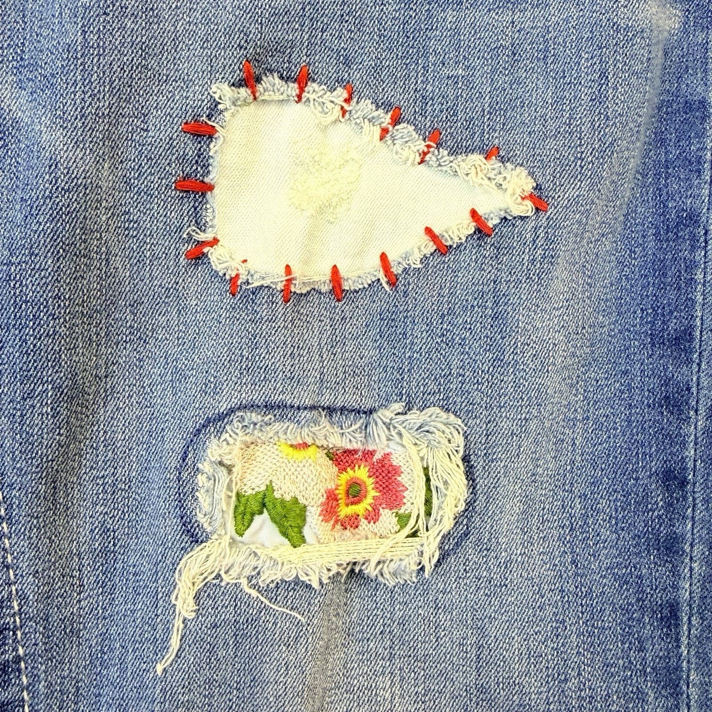 Miss Me Embroidered Patch Jeans Size 30 Distressed Floral Denim Women's