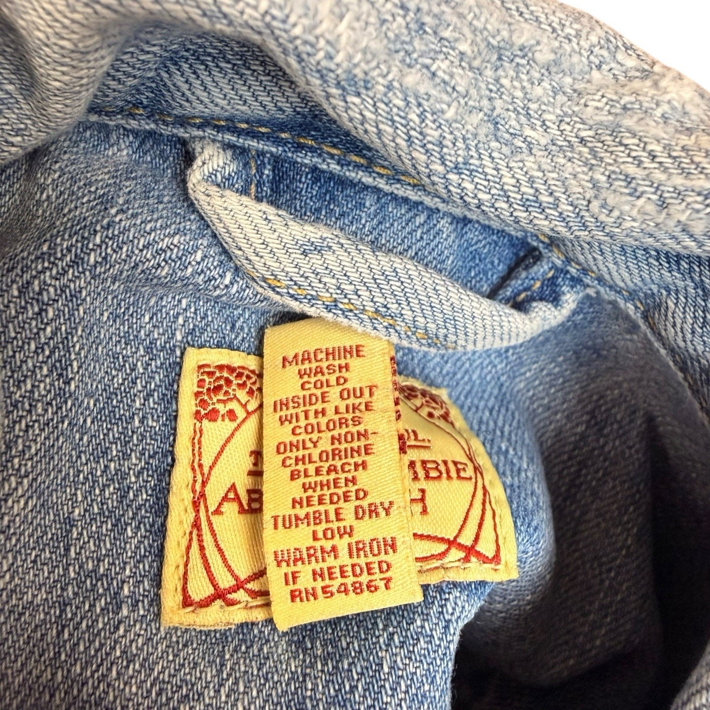 Levi’s Light Wash Denim Trucker Jacket Women’s Size S
