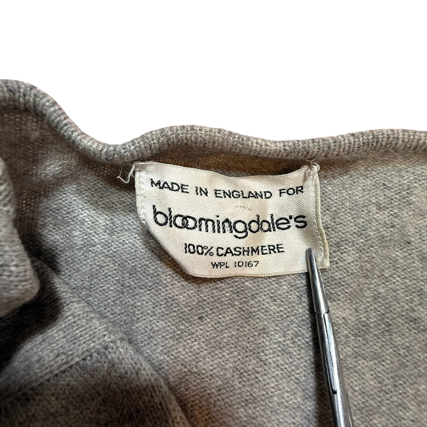 Women's Vintage Bloomingdale’s 100% Cashmere Sweater Made in England Gray Classic
