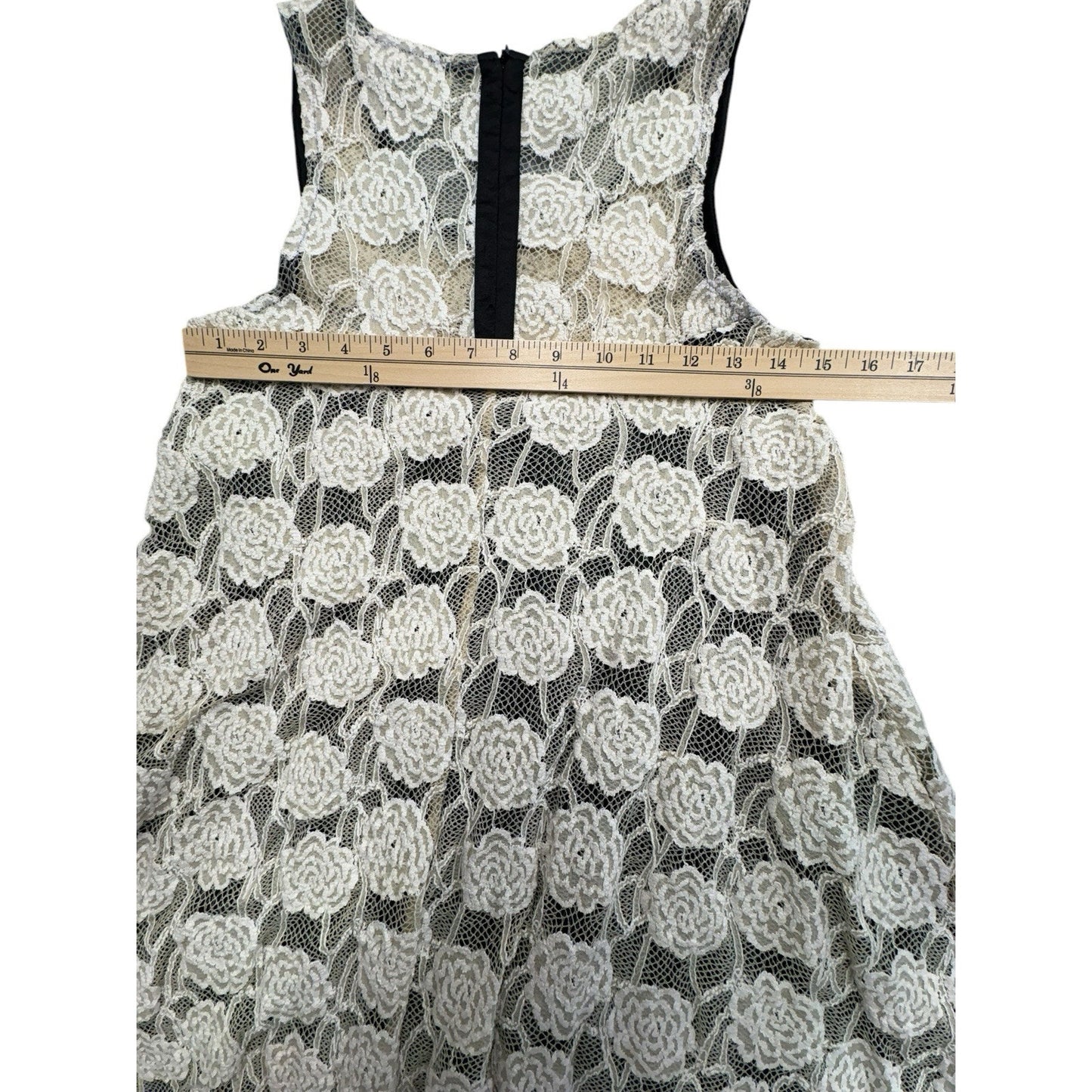 Hazel Ivory Lace Lined Stunning Dress Size Small Knee Length Women's