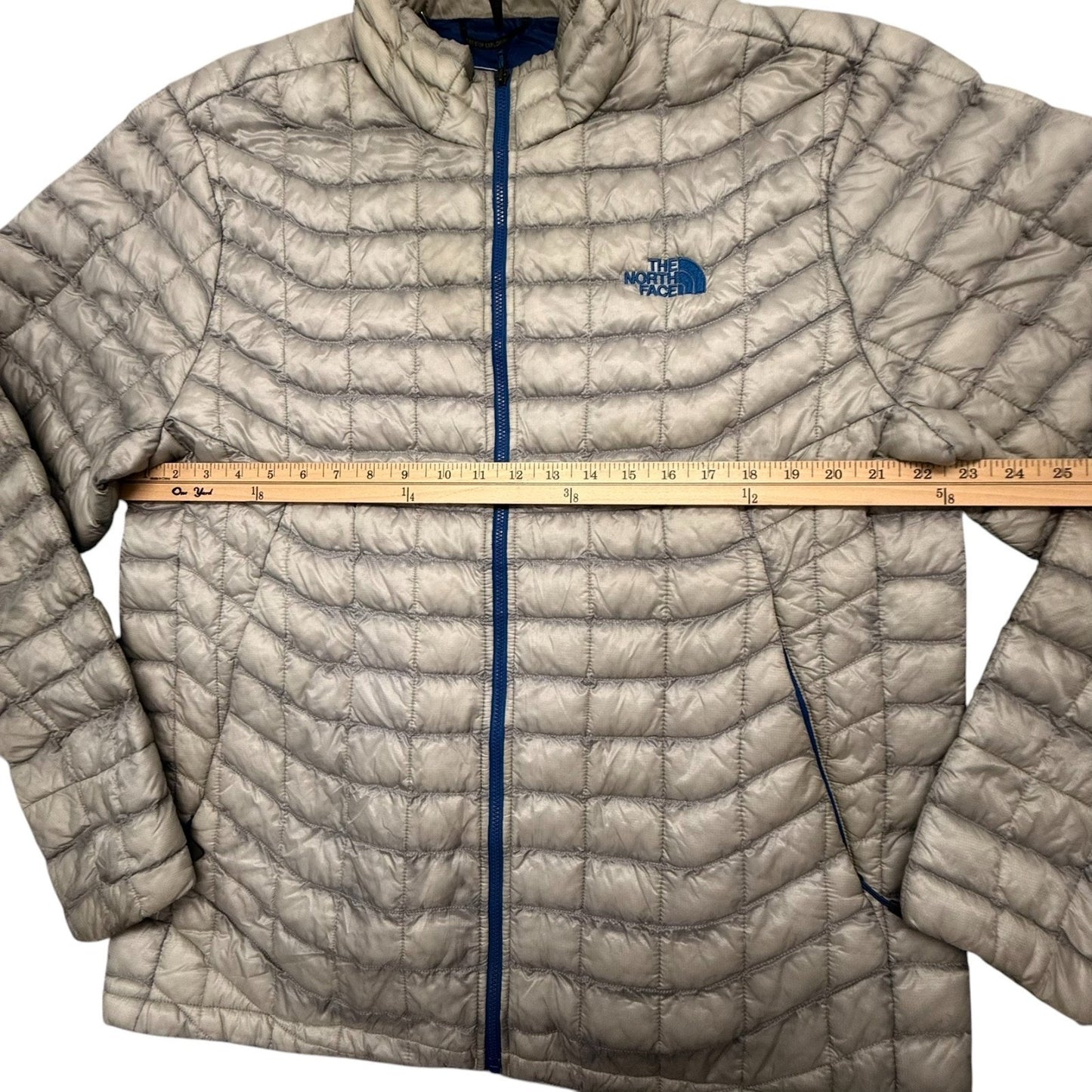 The North Face Men’s Large Gray Lightweight Quilted Puffer Jacket