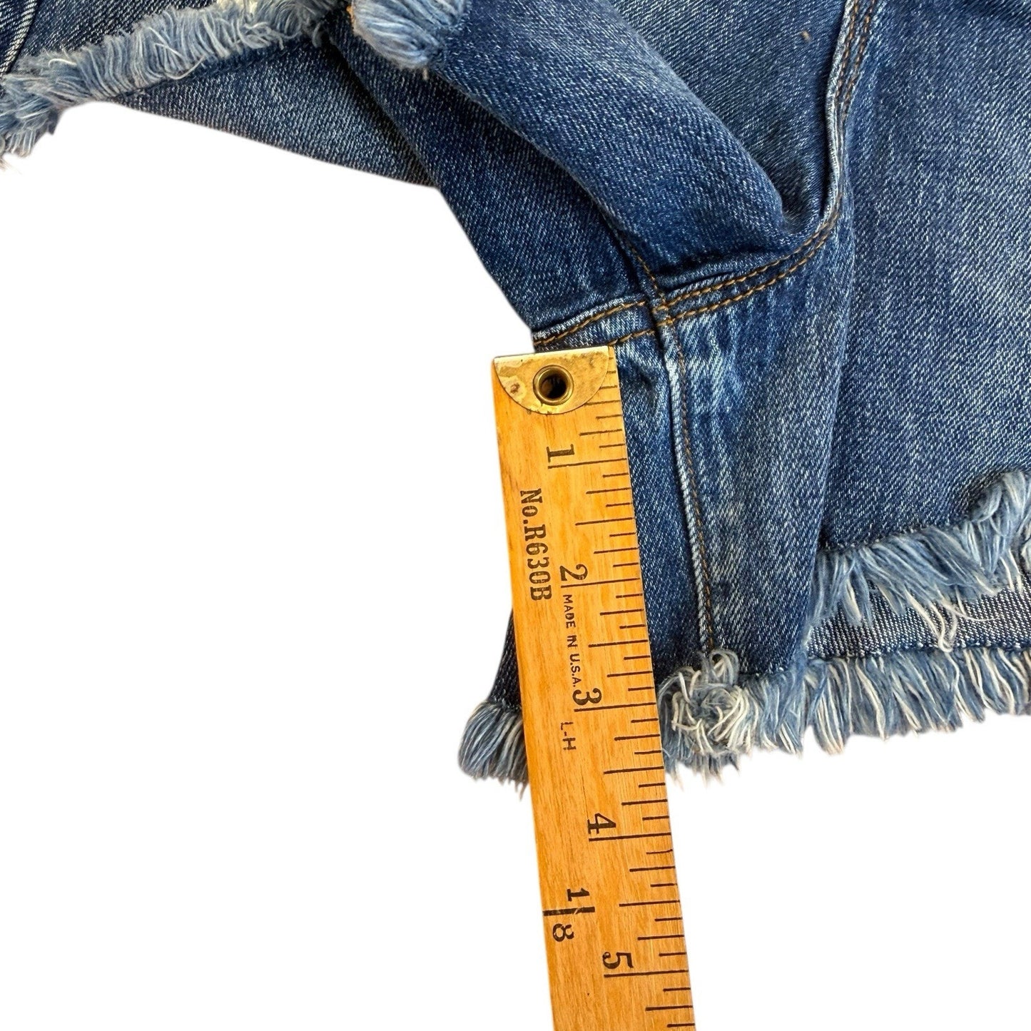 Good American Distressed Denim Shorts Women’s 14/32 High Rise Cutoff