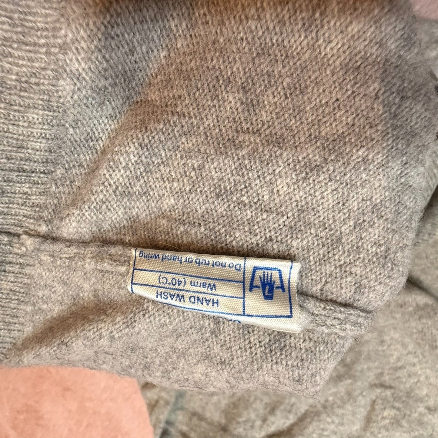 Women's Vintage Bloomingdale’s 100% Cashmere Sweater Made in England Gray Classic
